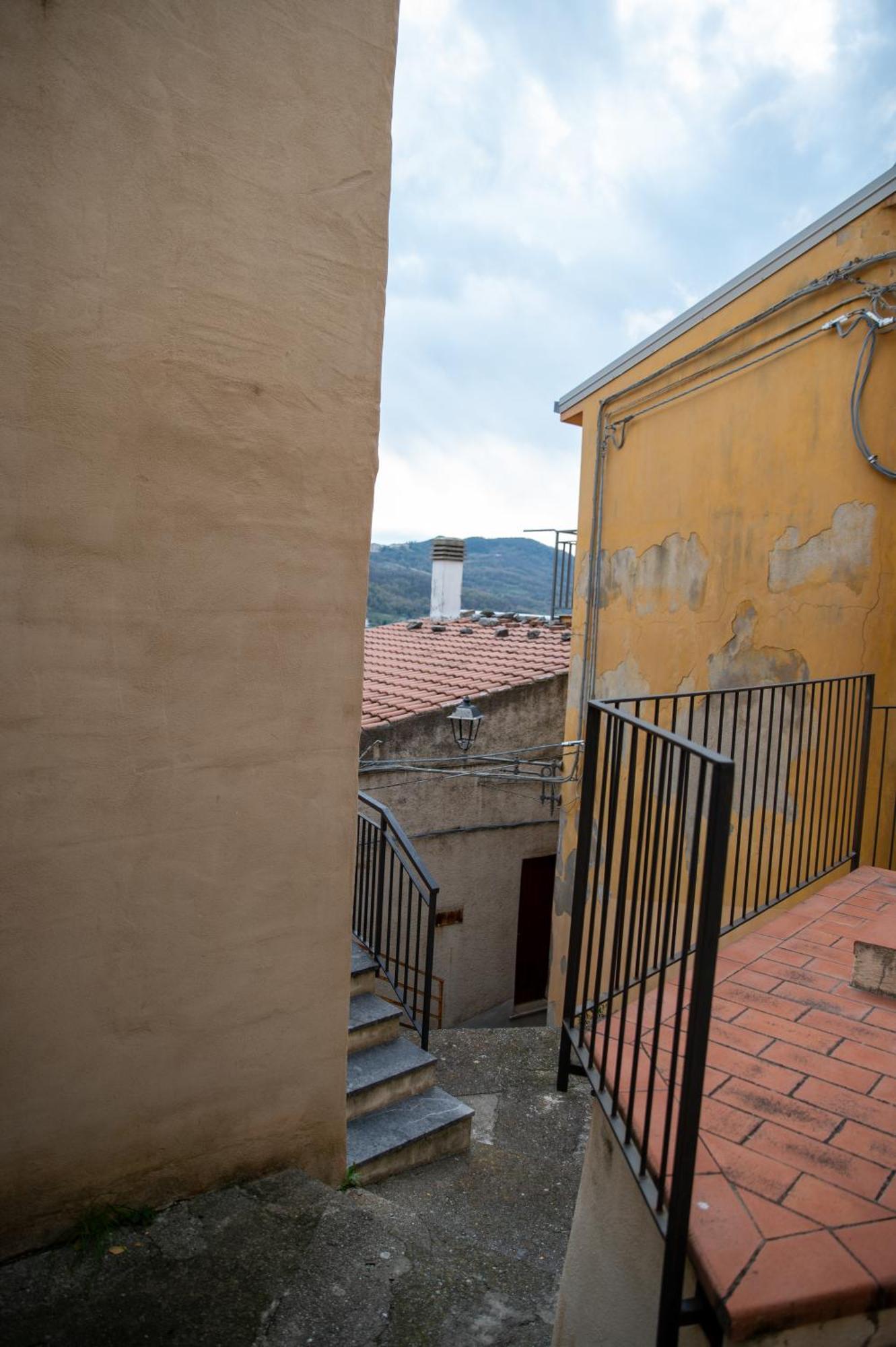 Dimora Del Borgo Affittacamere Санджинето Екстериор снимка